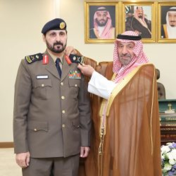 أمير نجران ي قل د مدير الدفاع المدني بالمنطقة رتبته الجديدة