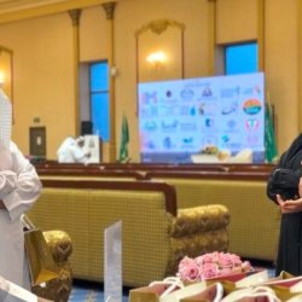 جمعية فتاة الأحساء تستعرض برامجها في مبادرة لكبار السن جمعية فتاة الأحساء تستعرض برامجها في مبادرة لكبار السن