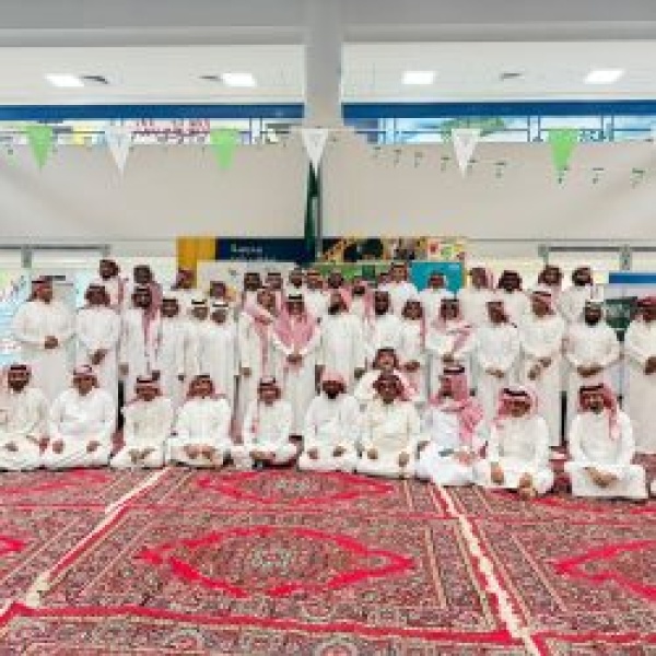 تكريم وتوديع الأستاذ عبدالعزيز الزهراني بمناسبة تقاعده بعد مسيرة تعليمية حافلة