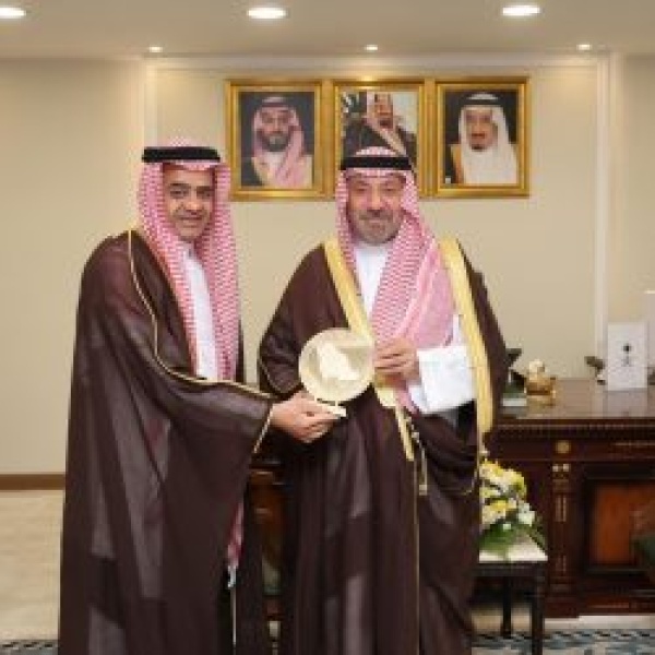 أمير نجران يط لع على إنجازات مطاري نجران وشرورة ويتسل م شهادتي الاعتماد الدولي لهما أمير نجران يط لع على إنجازات مطاري نجران وشرورة ويتسل م شهادتي الاعتماد الدولي لهما