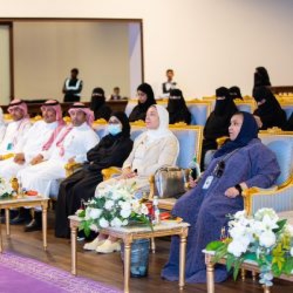 مستشار وكيل تنمية القدرات البشرية في وزارة البلديات والإسكان تطلع على المبادرات والمشروعات التنموية بمنطقة تبوك مستشار وكيل تنمية القدرات البشرية في وزارة البلديات والإسكان تطلع على المبادرات والمشروعات التنموية بمنطقة تبوك