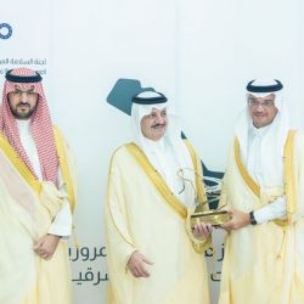 أمير الشرقية يكر م الفائزين بجائزة التميز في السلامة المرورية