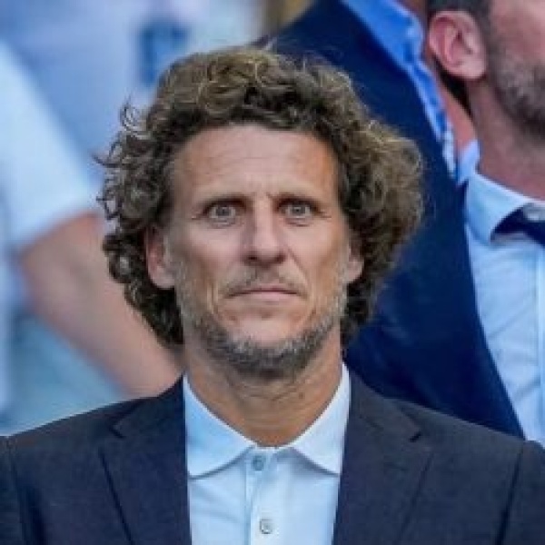 فورلان مدير ا فني ا لمنتخب أوروجواي خلف ا لبيلسا بعقد حتى عام 2027 فورلان مدير ا فني ا لمنتخب أوروجواي خلف ا لبيلسا بعقد حتى عام 2027