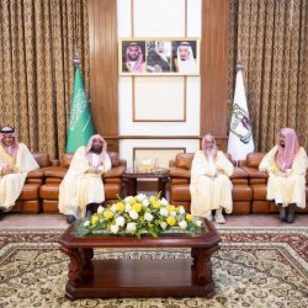 معالي رئيس الشؤون الدينية يزور سماحة مفتي عام المملكة وسماحته يشيد بجهود الرئاسة