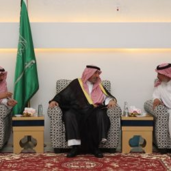أمير نجران يقد م التعازي والمواساة لأسرة آل بطاح أمير نجران يقد م التعازي والمواساة لأسرة آل بطاح