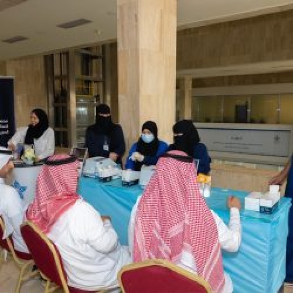 مجمع الدمام الطبي وأمانة الشرقية يعززان الوعي الصحي في اليوم العالمي لالتهاب الكبد