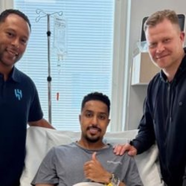 الهلال يطمئن جماهيره نجاح عملية سالم الدوسري الهلال يطمئن جماهيره نجاح عملية سالم الدوسري