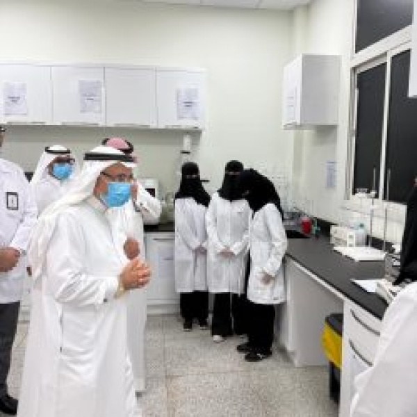 8 آلاف عينة غذائية و35 زيادة في الفحوص وانخفاض بلاغات الإصحاح البيئي أمين منطقة تبوك يط لع على منجزات النصف الأول من 2026 8 آلاف عينة غذائية و35 زيادة في الفحوص وانخفاض بلاغات الإصحاح البيئي أمين منطقة تبوك يط لع على منجزات النصف الأول من 2026