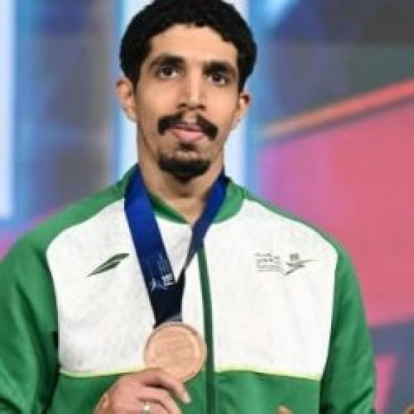 العميري يحقق أول ميدالية سعودية عالمية في المبارزة العميري يحقق أول ميدالية سعودية عالمية في المبارزة