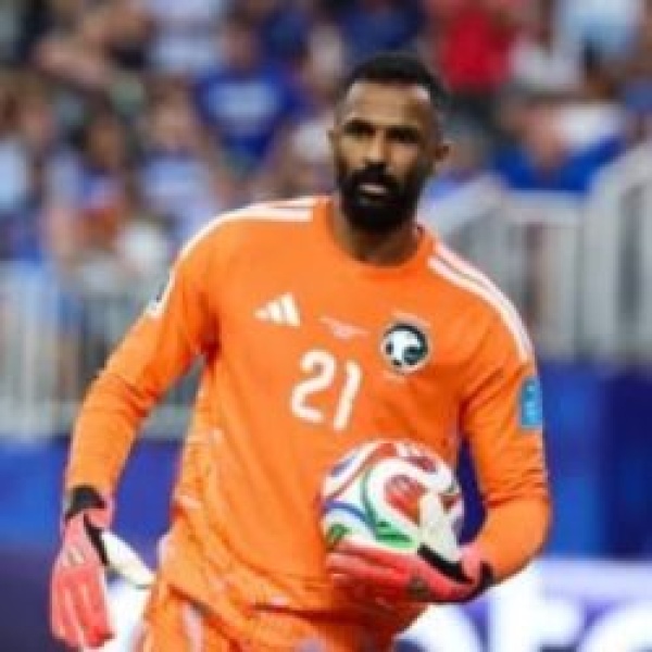 العويس هلاليا لمدة عامين العويس هلاليا لمدة عامين