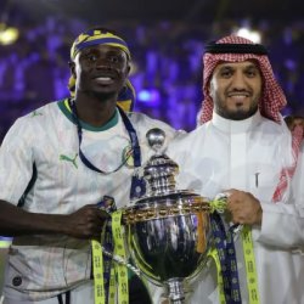 عبدالله الماجد يعلن مغادرة رئاسة نادي النصر