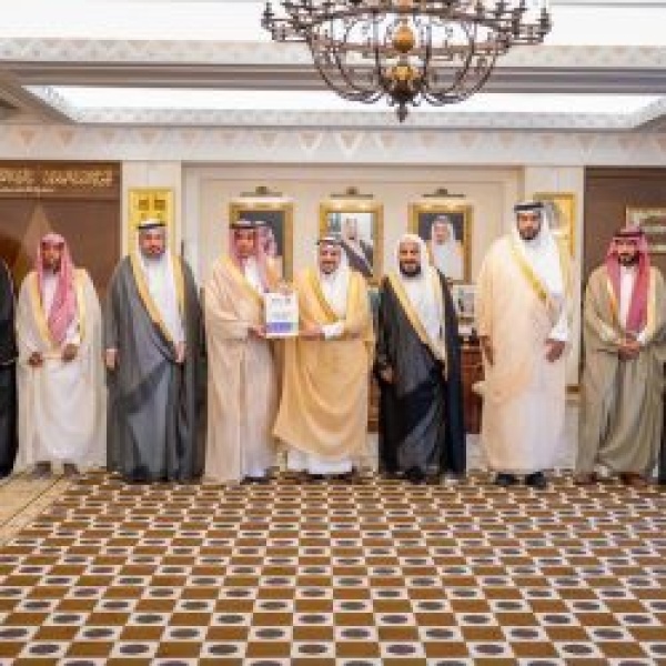 سمو أمير منطقة القصيم يتسل م التقرير السنوي لجمعية بدائل لتأهيل الأحداث والجانحين سمو أمير منطقة القصيم يتسل م التقرير السنوي لجمعية بدائل لتأهيل الأحداث والجانحين