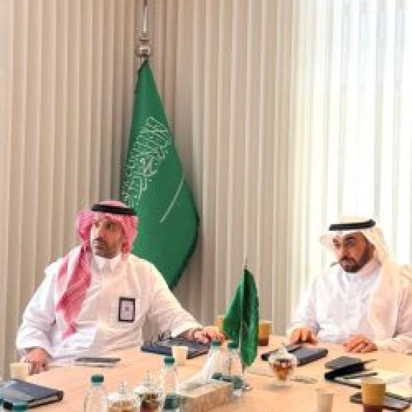 قمم السراة ونادي الطيران السعودي يبحثان شراكة استراتيجية في عسير