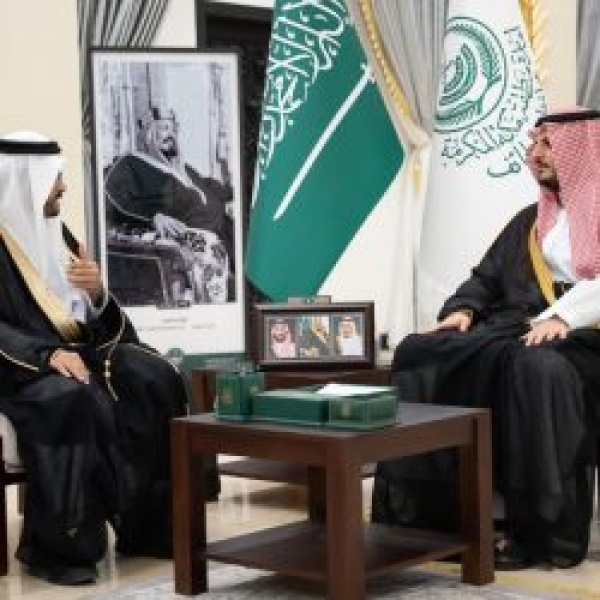الأمير فواز بن سلطان يطلع على مشاريع هيئة التراث بالطائف