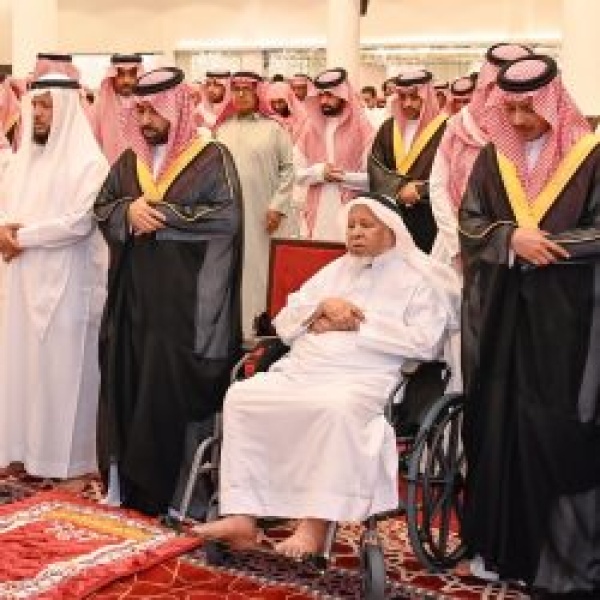 أمير منطقة جازان يقد م واجب العزاء في وكيل محافظة جزر فرسان محمد النعمي أمير منطقة جازان يقد م واجب العزاء في وكيل محافظة جزر فرسان محمد النعمي