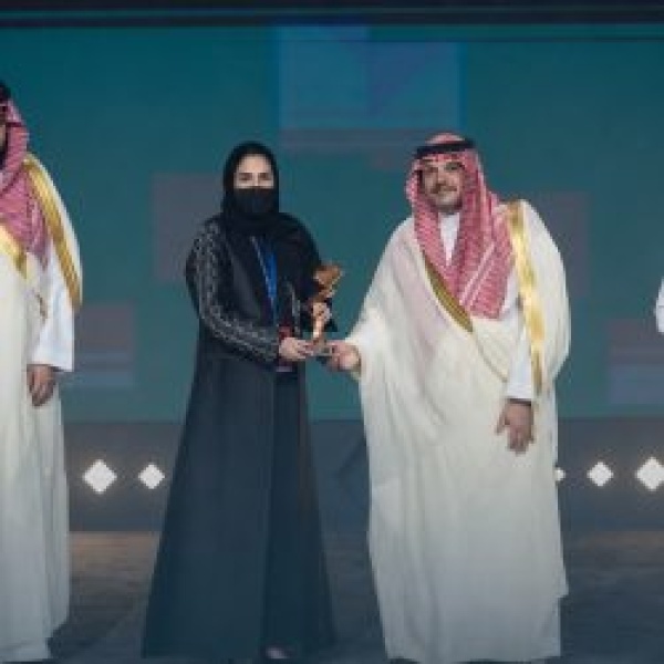 ديسكفري يشرف الجبيل الصناعية ويحقق جائزة الشريك الأدبي ديسكفري يشرف الجبيل الصناعية ويحقق جائزة الشريك الأدبي