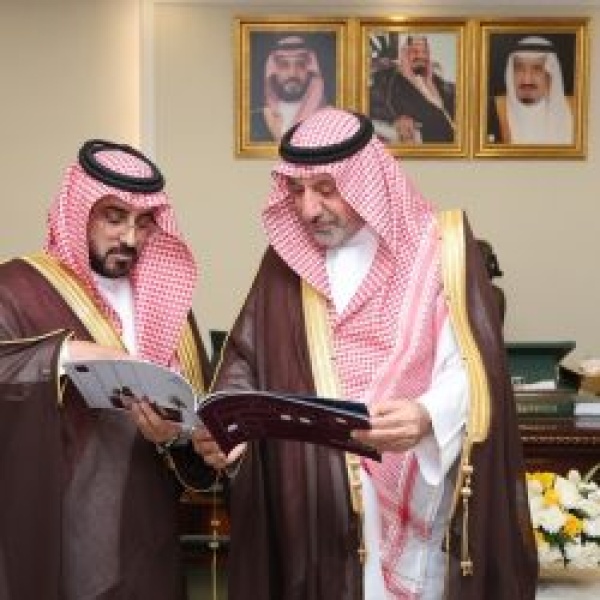 أمير نجران يطلع على مراحل مبادرة معامل تجسيد الحرفية لبنك التنمية الاجتماعية بالمنطقة