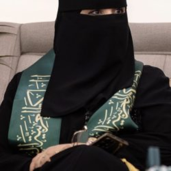 بعد 29 عام ا من العطاء الأستاذة بدرية بنت عيسى تود ع الميدان التربوي وتترجل من مسيرة حافلة بالإنجاز بعد 29 عام ا من العطاء الأستاذة بدرية بنت عيسى تود ع الميدان التربوي وتترجل من مسيرة حافلة بالإنجاز