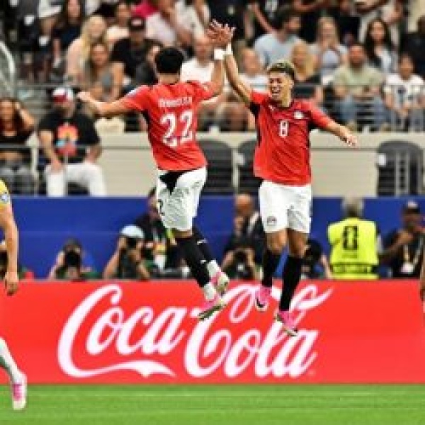 مصر تكتب التاريخ وتتأهل لثمن النهائي في مونديال العالم 2026 مصر تكتب التاريخ وتتأهل لثمن النهائي في مونديال العالم 2026