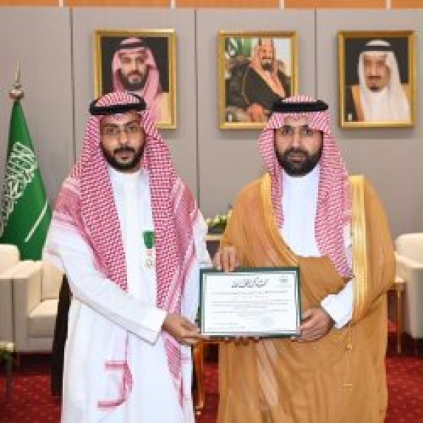 أمير منطقة جازان يكر م ثلاثة مواطنين لتبرعهم بأجزاء من أعضائهم