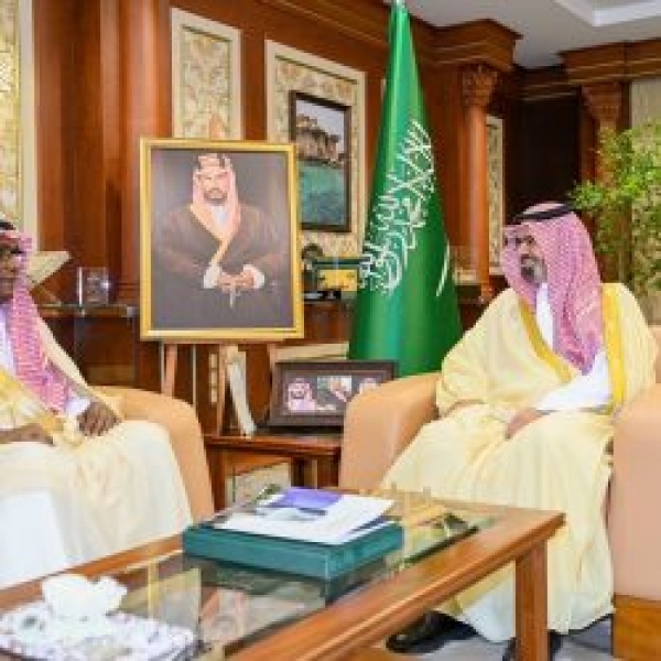 الأمير ناصر بن جلوي يستقبل رئيس جامعة جازان الأمير ناصر بن جلوي يستقبل رئيس جامعة جازان
