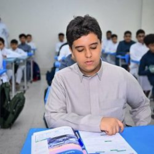 أكثر من 364 ألف طالب وطالبة يعودون إلى مقاعد الدراسة بمدارس جازان