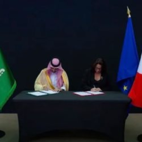السعودية وفرنسا تعززان الشراكة الرياضية مذكرة تفاهم تشمل الاستثمار والرياضات الإلكترونية السعودية وفرنسا تعززان الشراكة الرياضية مذكرة تفاهم تشمل الاستثمار والرياضات الإلكترونية