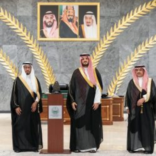 محافظ الطائف يكر م الجهات المشاركة في إنجاح بطولة صعود الهضبة للسيارات