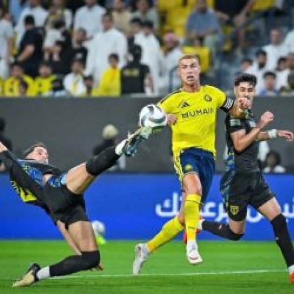 النصر يقلب الطاولة على التعاون ويحافظ على صدارة دوري روشن