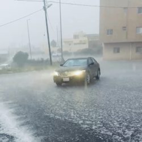 أمطار غزيرة وزخات من الب ر د على مرتفعات السودة ودرجة الحرارة تنخفض إلى 11 مئوية أمطار غزيرة وزخات من الب ر د على مرتفعات السودة ودرجة الحرارة تنخفض إلى 11 مئوية