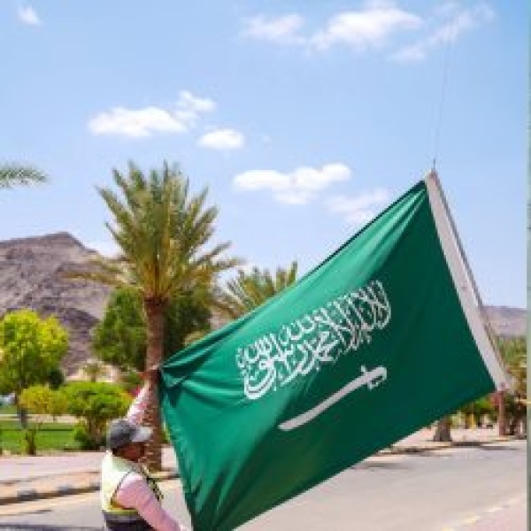 أكثر من 4000 علم استعدادات أمانة نجران لليوم الوطني السعودي أكثر من 4000 علم استعدادات أمانة نجران لليوم الوطني السعودي