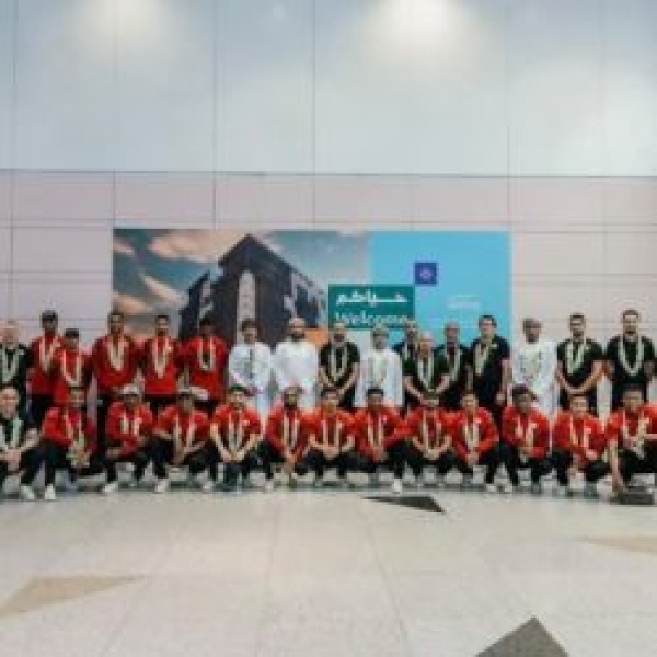 وصول بعثة المنتخب الع ماني إلى جدة للمشاركة في كأس الخليج 27