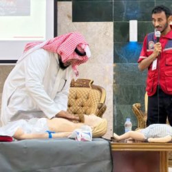 الهلال الأحمر بجازان يعز ز الثقافة الإسعافية ببرامج تدريبية وتوعوية