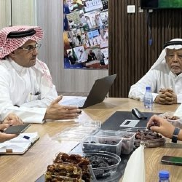 الرؤية التعاونية توق ع اتفاقية لتصدير 80 طن ا من التمور شهري ا إلى ثلاث دول