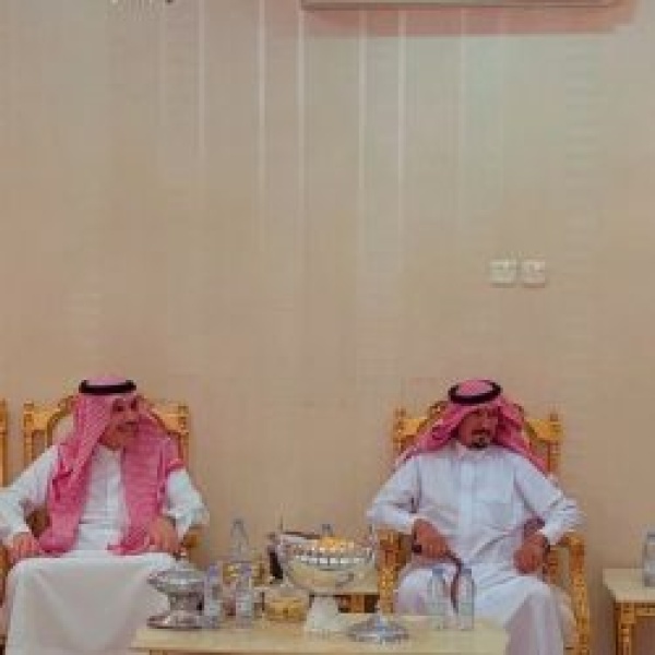 محافظ تيماء يطمئن على صحة الشيخ كساب بن وادي بن حمرون بعد تعرضه لوعكه صحيه محافظ تيماء يطمئن على صحة الشيخ كساب بن وادي بن حمرون بعد تعرضه لوعكه صحيه