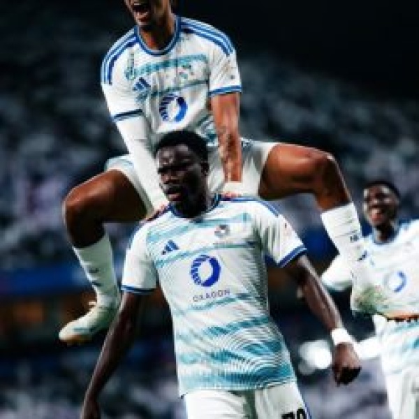 نيوم يتغلب على الهلال بثنائية في دوري روشن للمحترفين