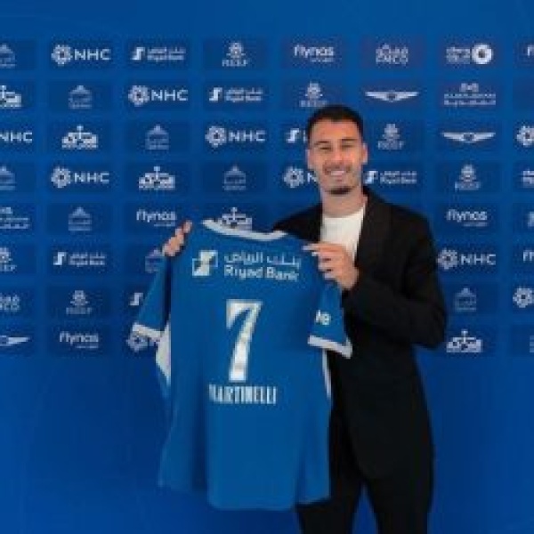 البرازيلي غابرييل مارتينيلي هلالي ا لمدة أربعة أعوام
