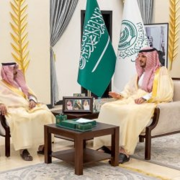 محافظ الطائف يط لع على خطط ومشروعات الأمانة واستعداداتها لليوم الوطني محافظ الطائف يط لع على خطط ومشروعات الأمانة واستعداداتها لليوم الوطني
