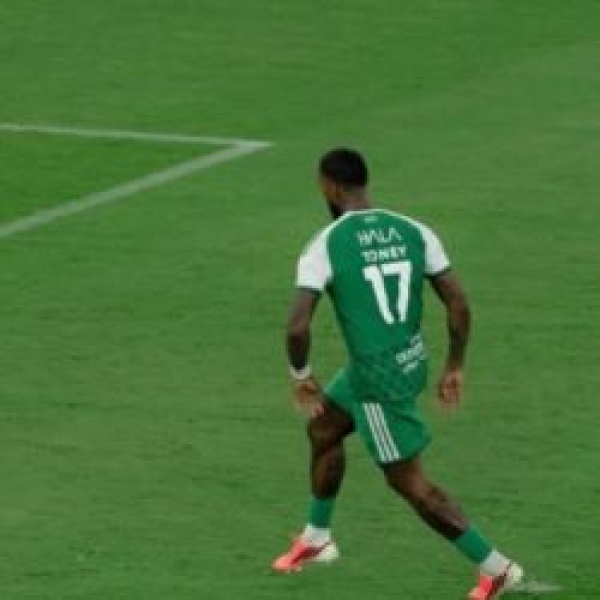 الأهلي يقسو على الرياض بخماسية في دوري روشن للمحترفين