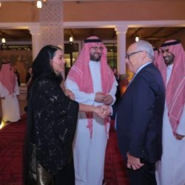 من قلب الدرعية كتاب الرياض للأميرة سرى بنت سعود يستحضر ويجسد تاريخ العاصمة وإرثها الثقافي
