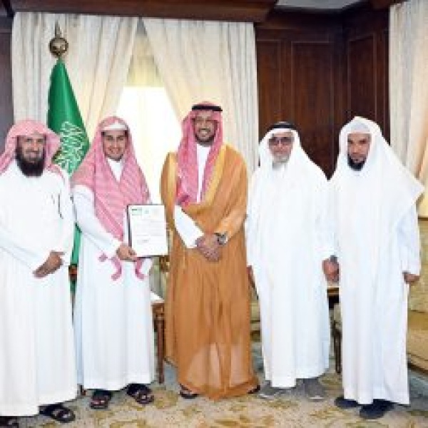 نائب أمير عسير يستقبل الفائز بالمركز الأول في مسابقة الملك محمد السادس الدولية لحفظ القرآن الكريم نائب أمير عسير يستقبل الفائز بالمركز الأول في مسابقة الملك محمد السادس الدولية لحفظ القرآن الكريم