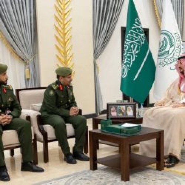 م حافظ الطائف يستقبل مدير جوازات المحافظة المعي ن حديث ا