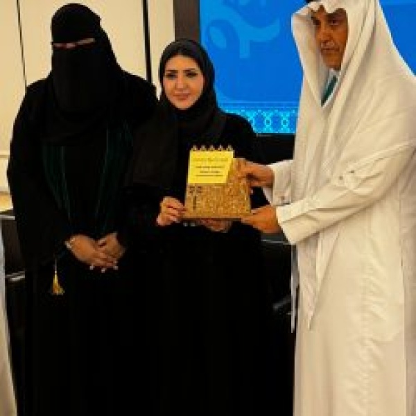 الجمعية السعودية للفنون التشكيلية تفتتح معرضها الوطني عزنا بطبعنا بمناسبة اليوم الوطني 96