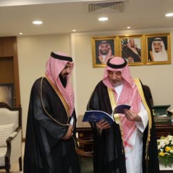 أمير نجران يط لع على أعمال مؤسسة سليمان الراجحي الخيرية وبرامجها في المنطقة