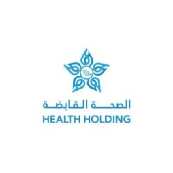 الصحة القابضة تنفي فرض رسوم على أطباء الامتياز