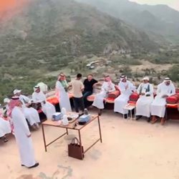 حصن الملتقى بقرية الجرف التراثية يحتفي باليوم الوطني الـ96 حصن الملتقى بقرية الجرف التراثية يحتفي باليوم الوطني الـ96