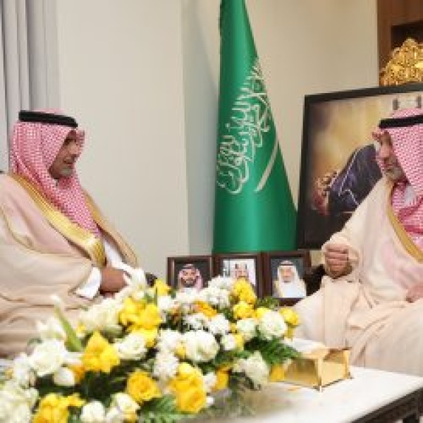 أمير نجران يستقبل مدير فرع مركز الملك عبدالعزيز للتواصل الحضاري بالمنطقة أمير نجران يستقبل مدير فرع مركز الملك عبدالعزيز للتواصل الحضاري بالمنطقة
