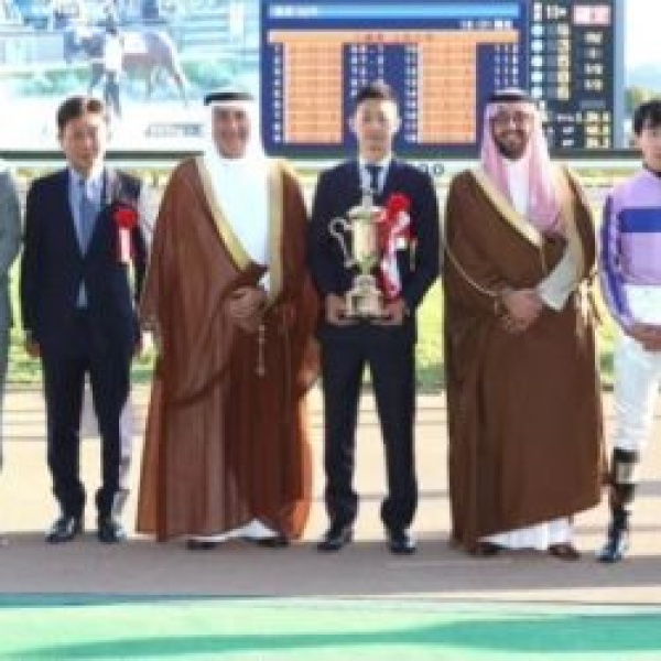 الأمير سلمان بن عبد الله يتو ج آقورديانو بالكأس الملكي السعودي 2026 على مضمار طوكيو الأمير سلمان بن عبد الله يتو ج آقورديانو بالكأس الملكي السعودي 2026 على مضمار طوكيو