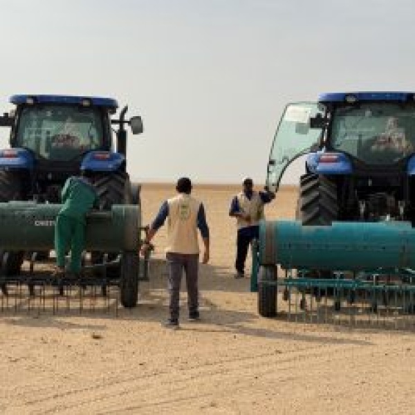 انطلاق أعمال نثر البذور البرية والرعوية في قرية العليا لإعادة تأهيل المراعي الطبيعية