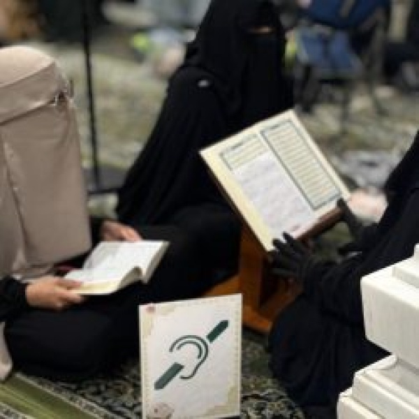 رئاسة الشؤون الدينية تعز ز التجربة الدينية للنساء من فئة الصم بحلقة قرآنية متخصصة رئاسة الشؤون الدينية تعز ز التجربة الدينية للنساء من فئة الصم بحلقة قرآنية متخصصة
